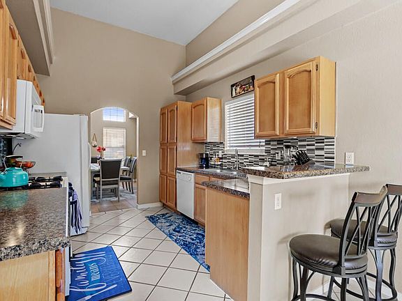 3rd image of 7412 Plaza Redonda Dr