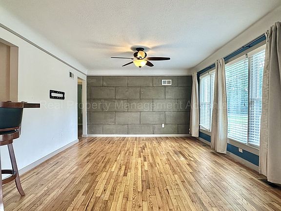 3rd image of 21470 Whittington St