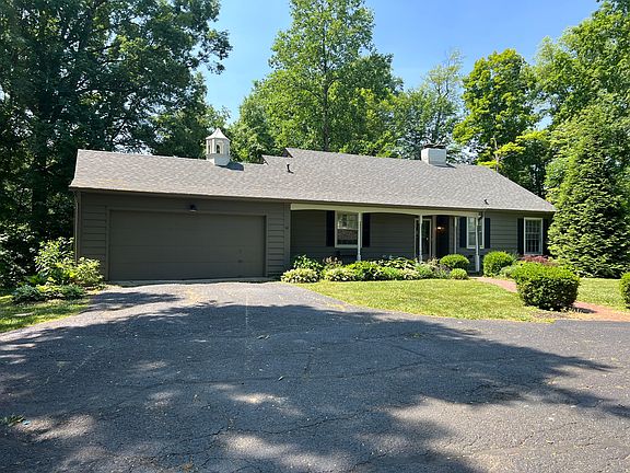 2nd image of 32 Cricket Knoll Ln