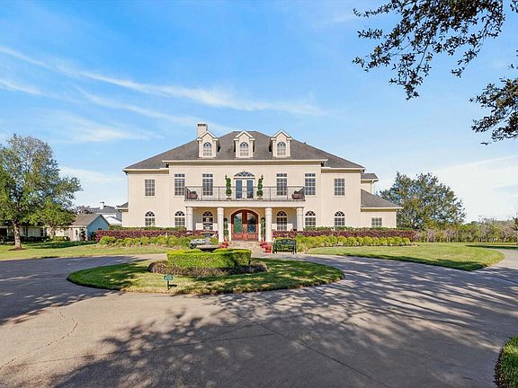 3rd image of 3622 River Forest Dr