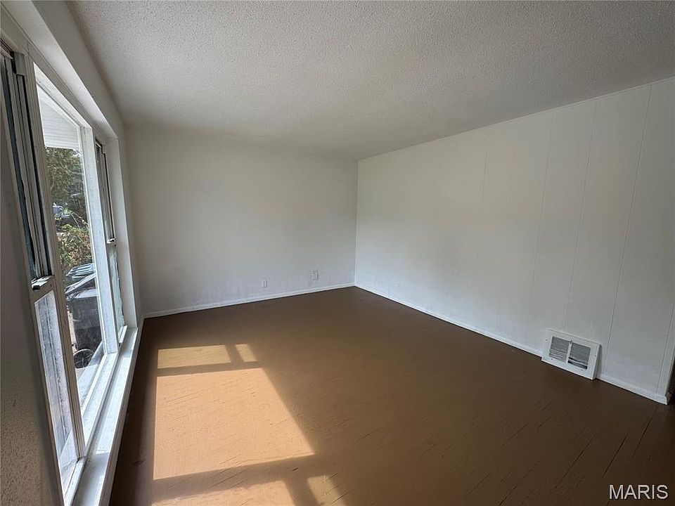 5633 Parchester Dr, Saint Louis, MO 63121 | Zillow