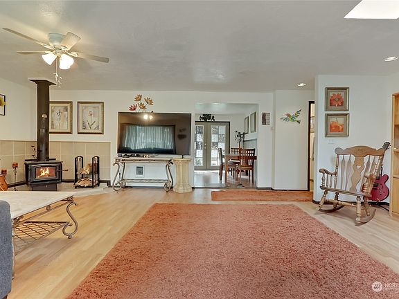 2nd image of 13824 97th Avenue NW