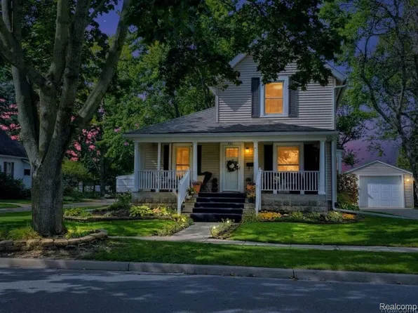 902 Degroff St, Grand Ledge, MI 48837