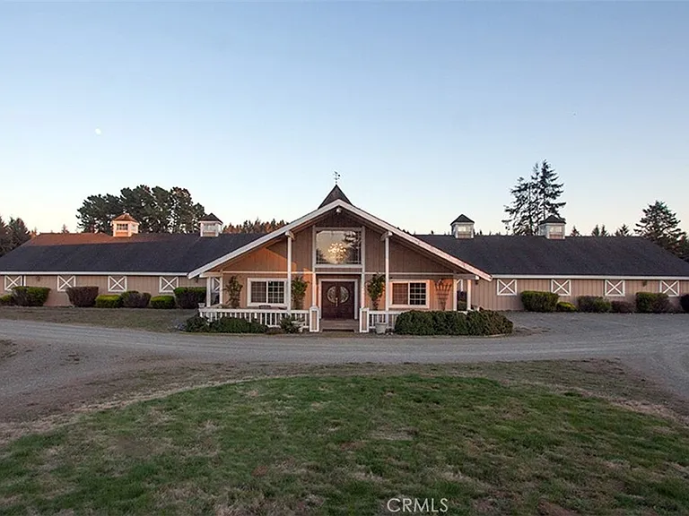 4415 Woods Ln — Photo 1