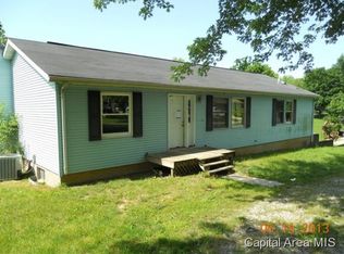 206 E Concord Dr, Petersburg, IL 62675