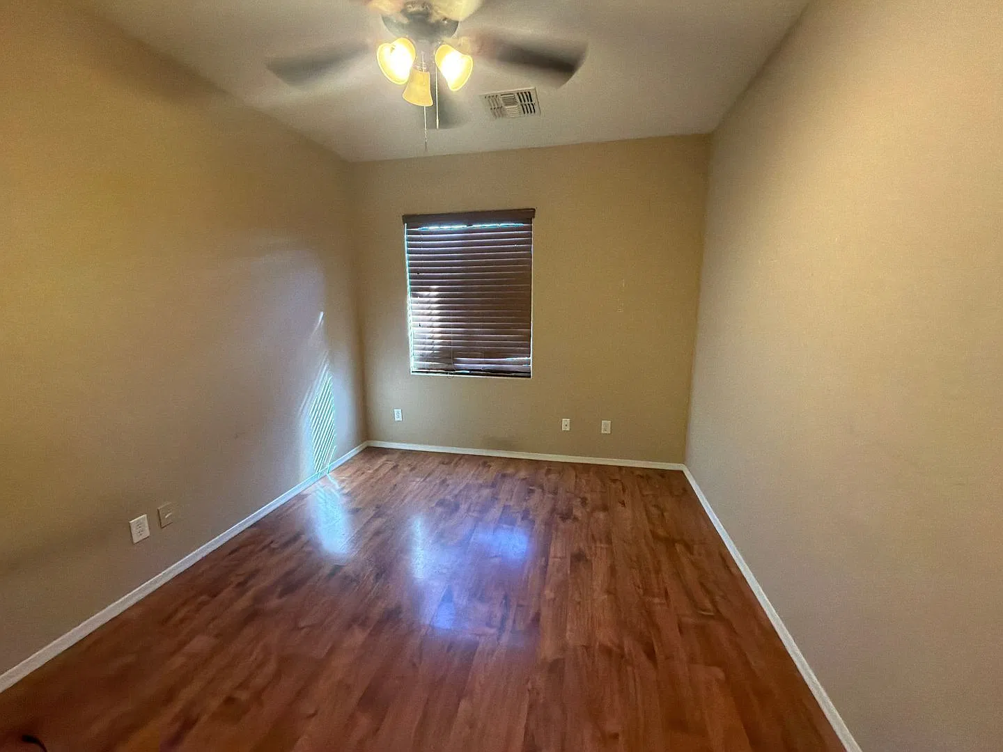 3 bed, 3.0 bath, 1689 sqft, $2,000 — Photo 4
