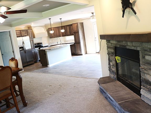 5th image of 483 Hilltop Ln