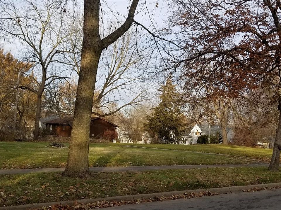 1st image of 310 C Ave E