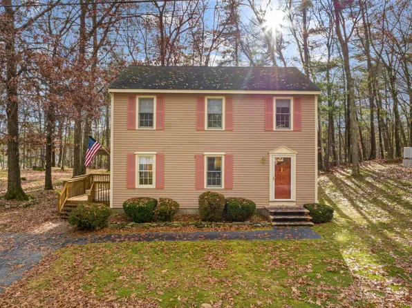 10 Beaujolais Drive, Nashua, NH 03062