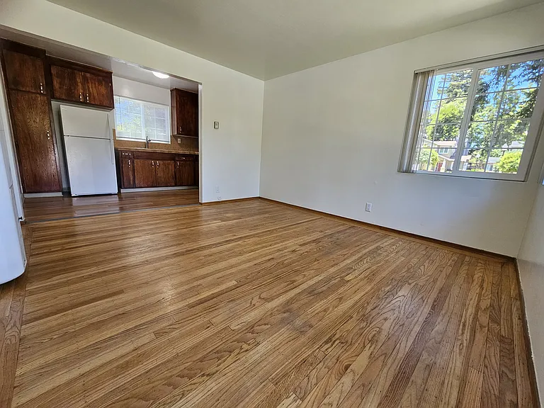 1425 Snow St — Photo 7