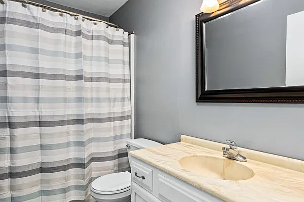 2 bed, 1004 sqft, $1,799 — Photo 3