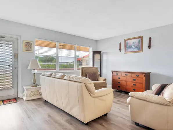16 Andover E, West Palm Beach, FL