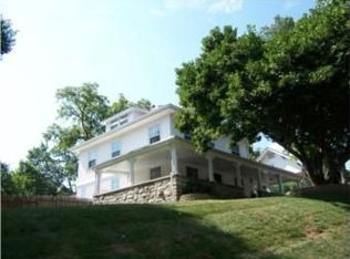 1320 Main St, Parkville, MO 64152