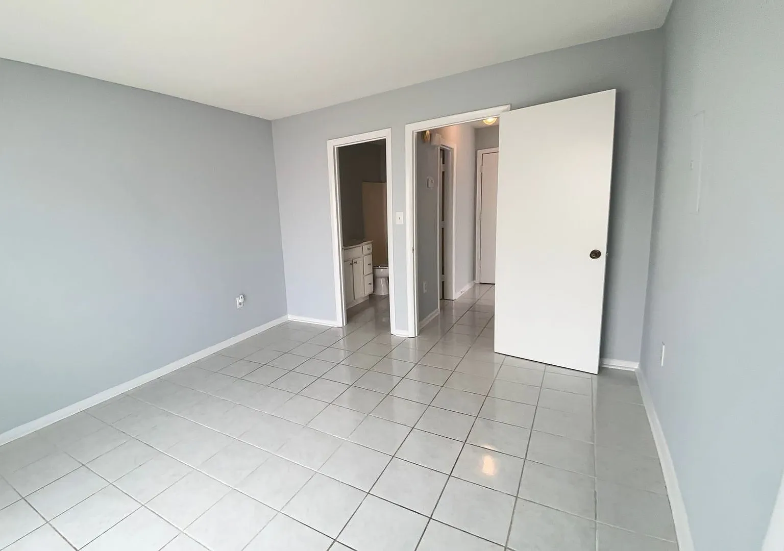 Very cute 2 bedroom/2 bath unfurnished condo — Photo 3