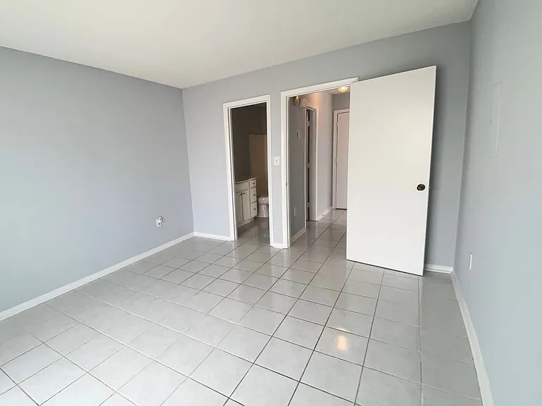 600 37th Ave N #207 — Photo 3