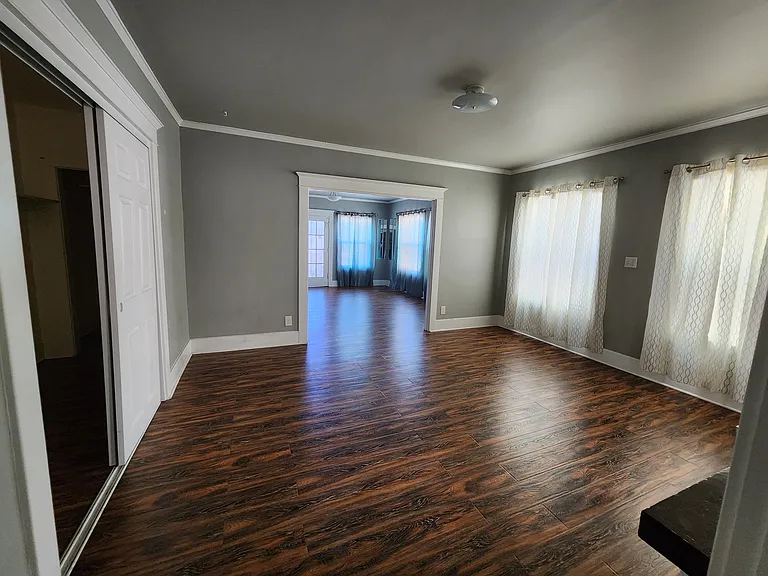1544 S Van Ness Ave — Photo 12