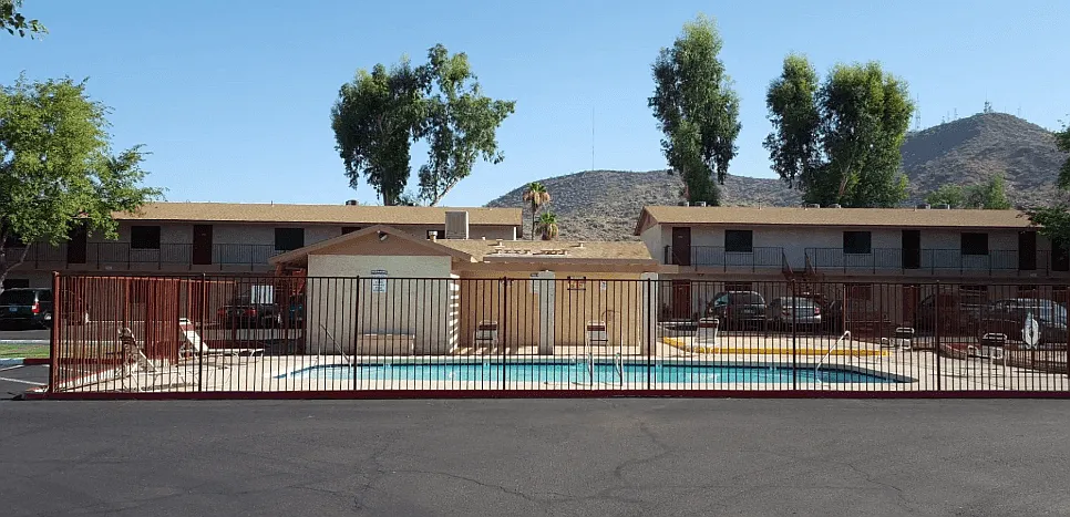 Foothills Court Apartments — Photo 2