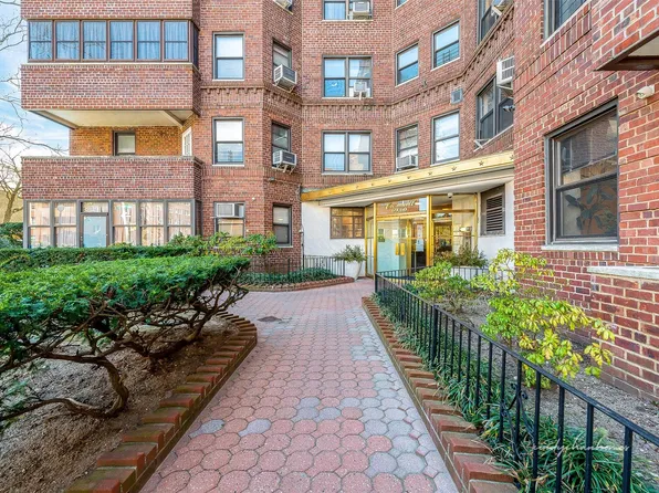 69-69 168th St #518, Flushing, NY 11358