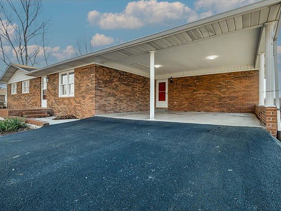 3rd image of 37 Cardinal Hill Ln