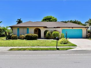 990 Charlemagne Blvd, Naples, FL 34112