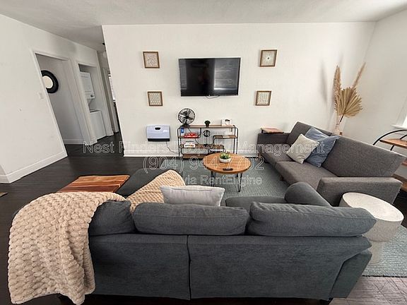 4th image of 2813 College St