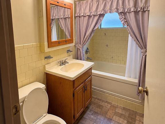 4th image of 25 Deville Dr #1
