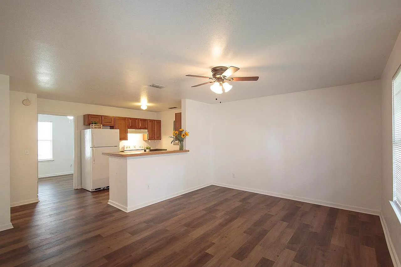 726 West Georgia Street - Unit 4 — Photo 2