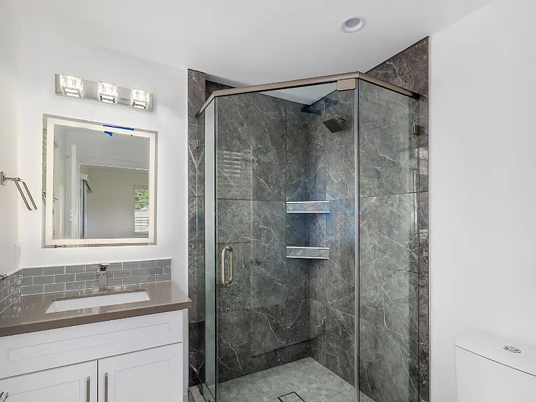 1301 E 27th St #1305 — Photo 12