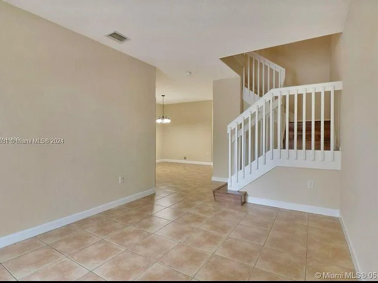 2470 SE 15th Ct #2470 — Photo 5