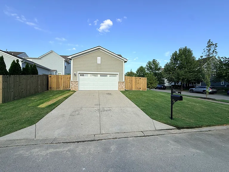 1168 Amelia Park Dr — Photo 5