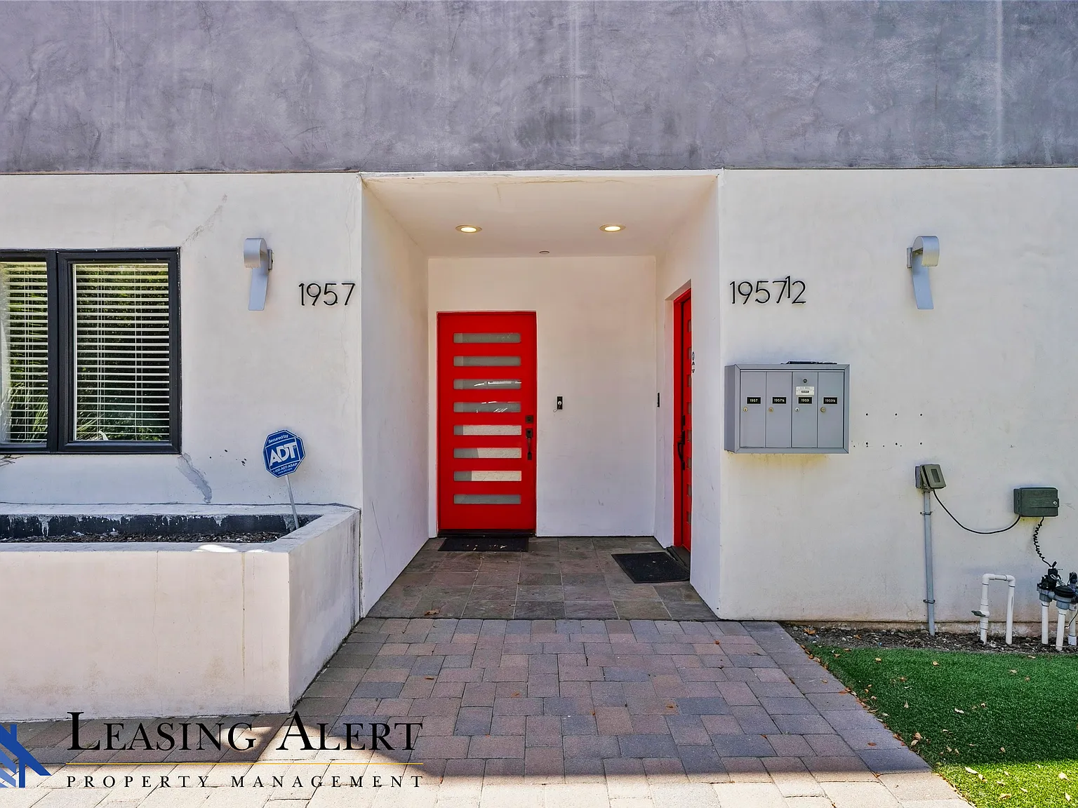 2 bed, 2.5 bath, 1400 sqft, $4,100 — Photo 2