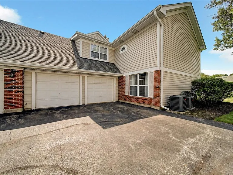 5S530 Scots Dr #18F — Photo 25