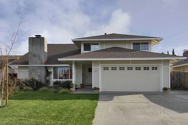 451 Brighton Way photo 1
