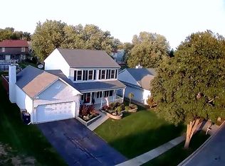 1992 Banks Dr, Elgin, IL