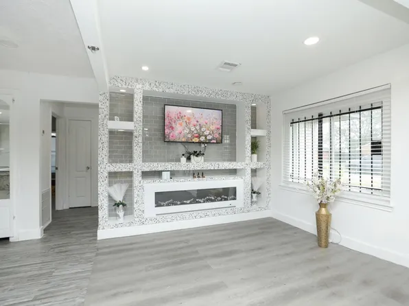 5739 Waterford Dr, Houston, TX 77033