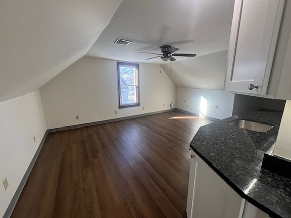 4th image of 52 Garfield Ave Unit D