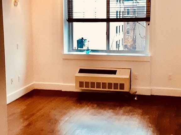 3rd image of 160 E 117th St #3C1