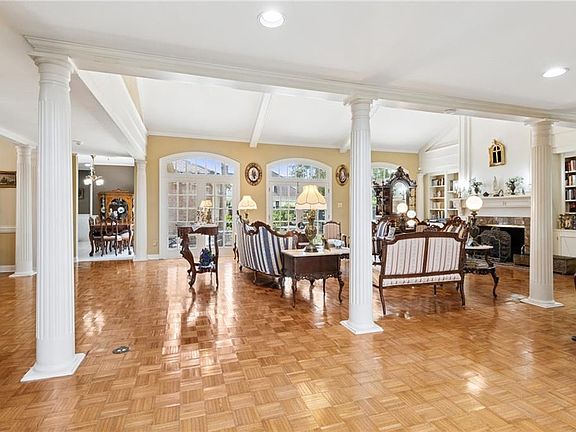 5th image of 77 Lakewood Estates Dr