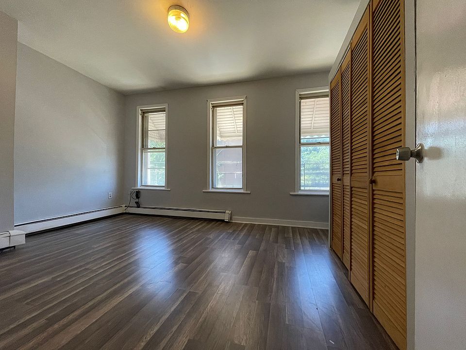 2nd image of 116 Linden Ave #1