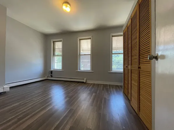 116 Linden Avenue image 3 of 4