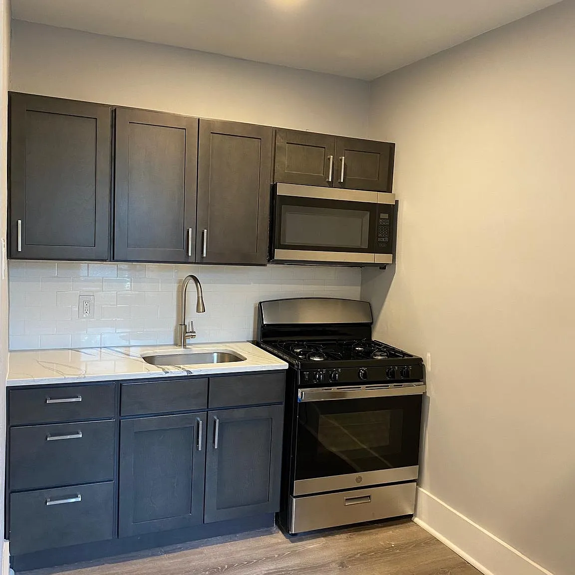 1 bed, 1.0 bath, 1000 sqft, $1,295 — Photo 2