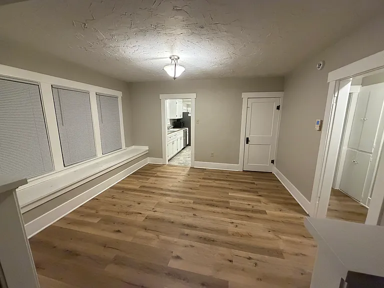 1211 SW Woodward Ave — Photo 2