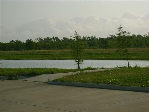 2nd image of 3430 Pond Cir