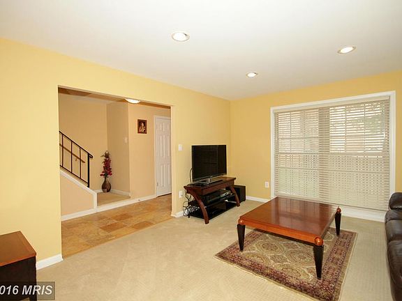 3rd image of 10293 Friendship Ct