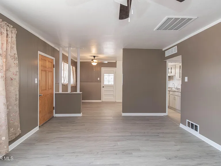 321 Walsh Ln — Photo 14