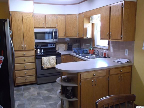 3rd image of 3808 Holiday Dr