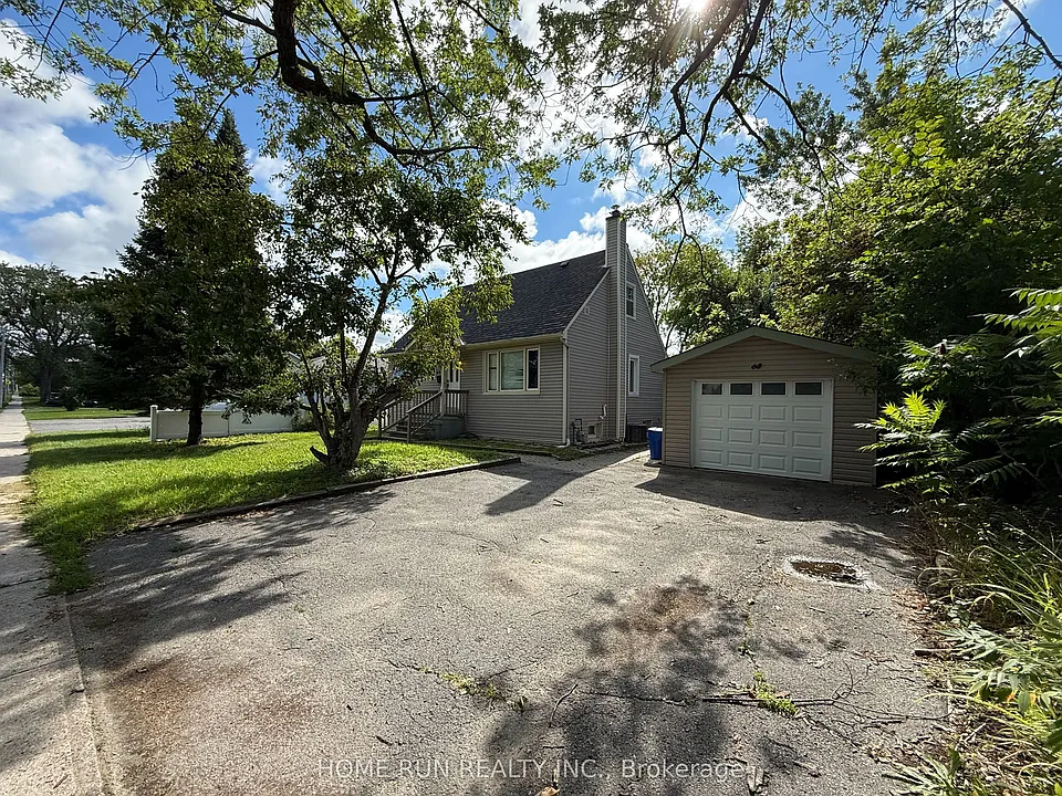 68 Meadowlands Dr W