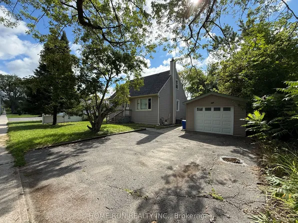 68 Meadowlands Dr W, Ottawa, ON K2G 2R6