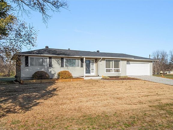 3rd image of 4059 Central Ln