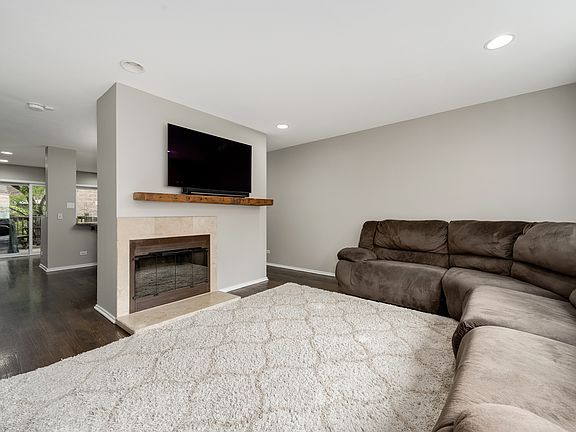 4th image of 2720 N Greenview Ave #C